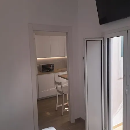 Casa Borghesia, Luminosa Nel Cuore Autentico Di - Sanità Appartement